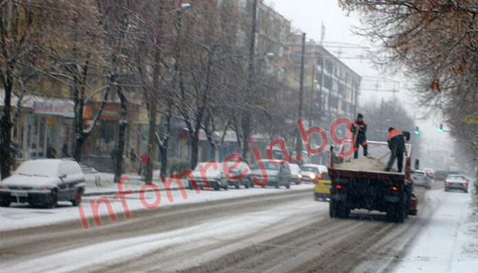 Обилен снеговалеж в Благоевград