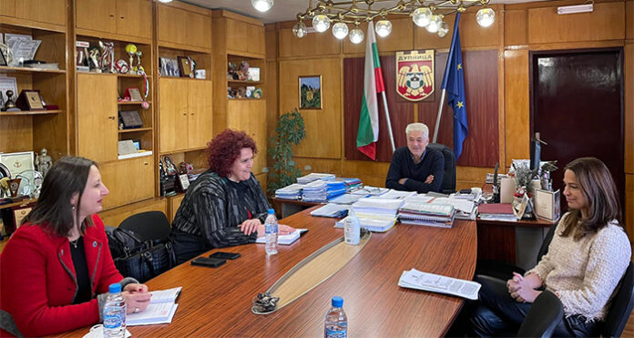Областният управител Катя Димитрова се срещна с кметовете на Дупница и Сапарева баня