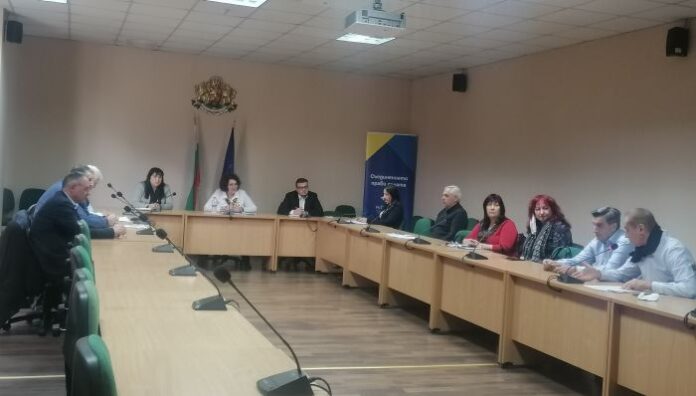 Областният управител на Кюстендил обсъди с кметовете готовността за приемане на бежанци от Украйна