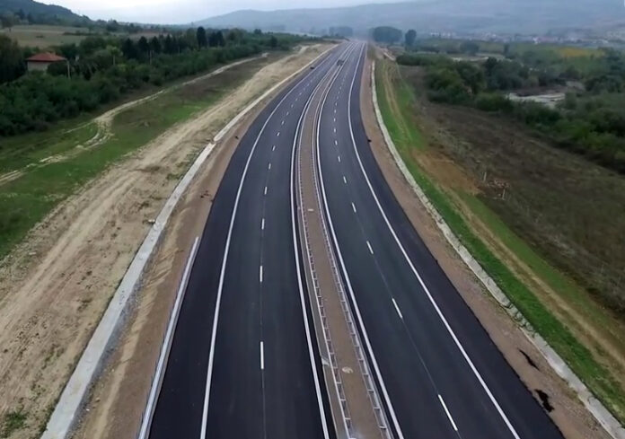 Обновяват маркировката по магистрала 