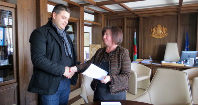 Община Банско подписа договор за благоустрояване на селата Места и Филипово