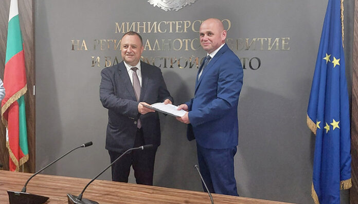 Община Банско ремонтира улици и алеи