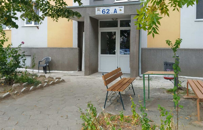 Община Благоевград постави нови пейки в ж.к. „Ален мак“ по искане на живеещи в района