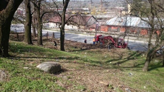 Община Дупница дебне нарушители от всякакъв вид