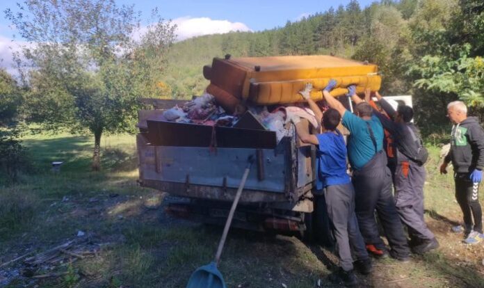 Община Дупница почиства нерегламентираните сметища! Камери ще дебнат за нарушители