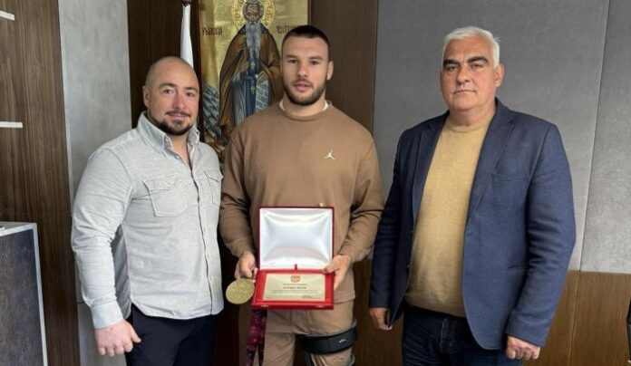 Община Дупница удостои с почетна награда европейския шампион по борба Кирил Милов