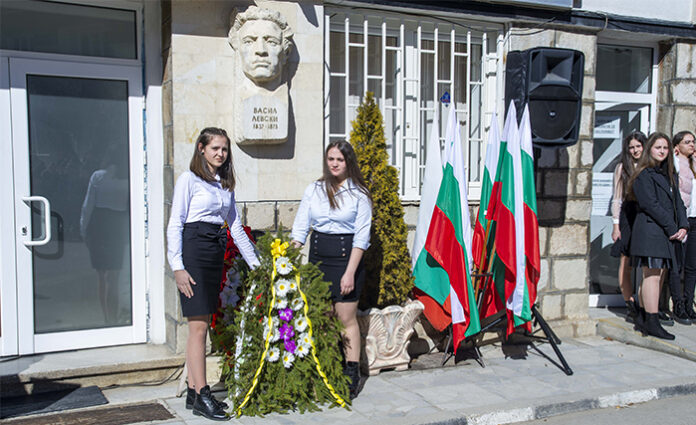 Община Якоруда почете паметта на Апостола на свободата