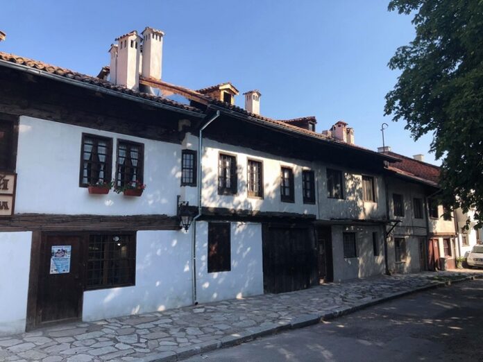 Община Разлог ремонтира покрива на Астинова къща