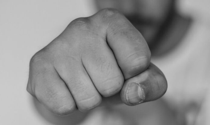 Общинар нападна друг на сесия в Шумен