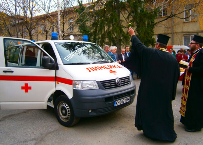 Общинската болница в Дупница получи нова линейка за 20 000 евро