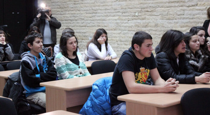 Общинският детски съвет с първи урок по управление на Община Благоевград