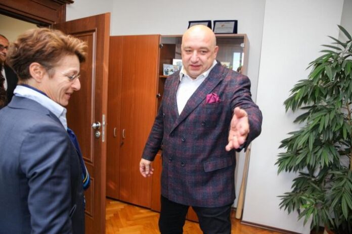 Обсъдиха подготовката на Банско за домакинството на трите старта от Световната купа по сноуборд