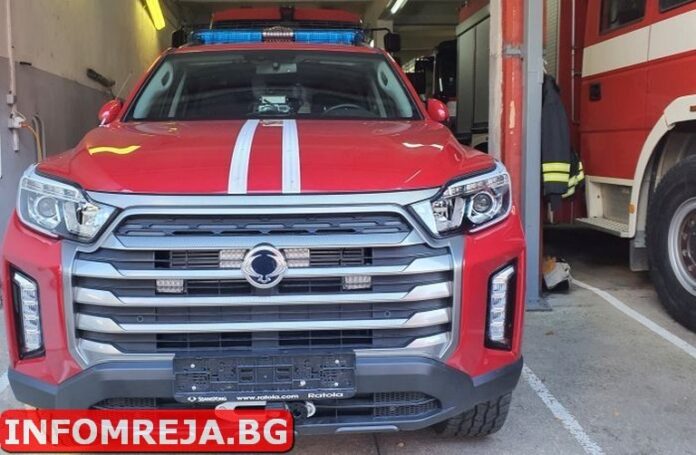 Огнеборци гасиха автомобили в Коларово и Струмяни