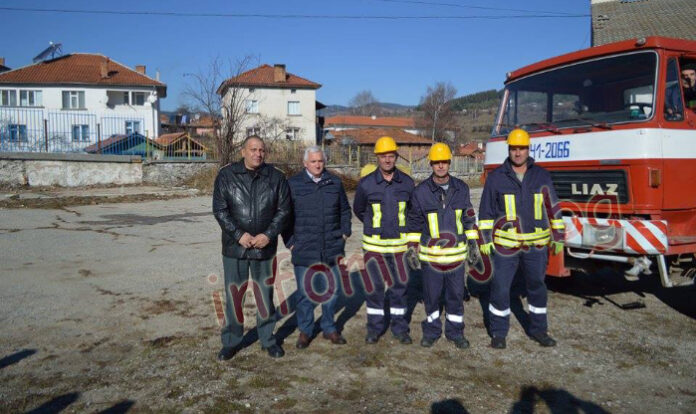 Огнеборците доброволци от Сатовча направиха показно как се реагира при пожари и бедствия