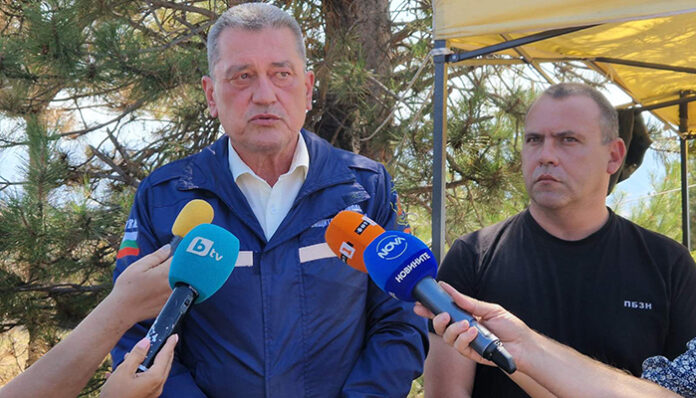 Огънят в Пирин доближава националния парк