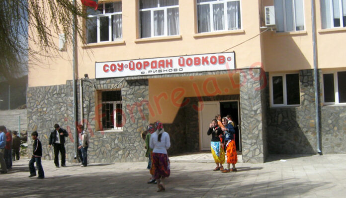 Около 50 души на протест в Рибново