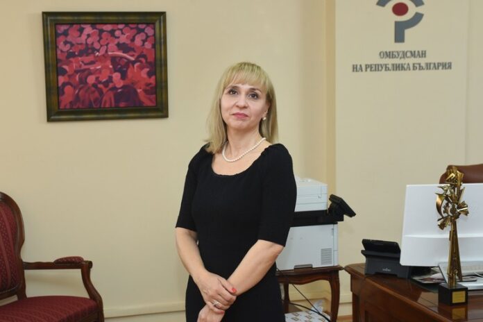 Омбудсманът поиска от МОН да редуцира материала в матурите за VII и XII клас