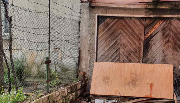 Оранжерия за отглеждане на марихуана е разкрита в гараж във Варна