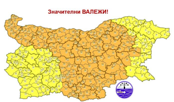 Оранжев и жълт код за валежи в цялата страна