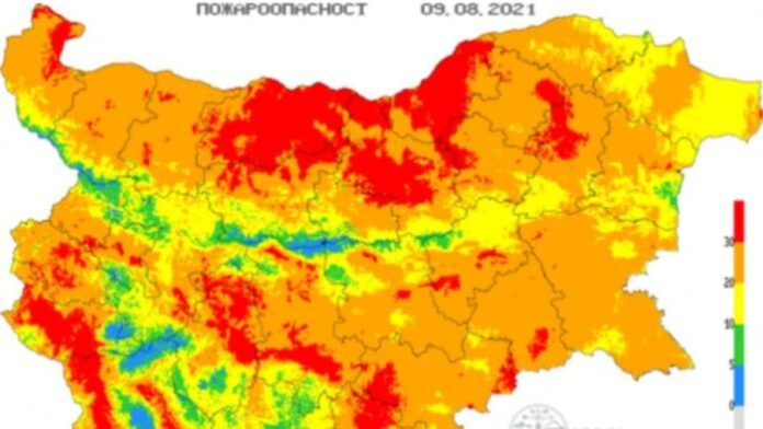 Оранжев кодът за риск от пожари в страната и за високи температури в 7 области