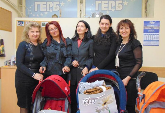 Организацията на Жени ГЕРБ - Дупница помага на приемни семейства