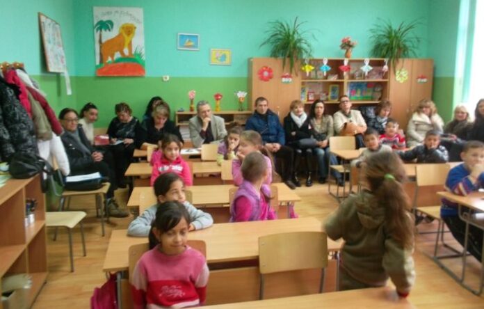 Организираха открит урок за обмяна на опит в обучението на деца от етническите малцинства