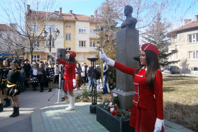 Организират траурно шествие и поклонение пред паметника на Левски в Дупница