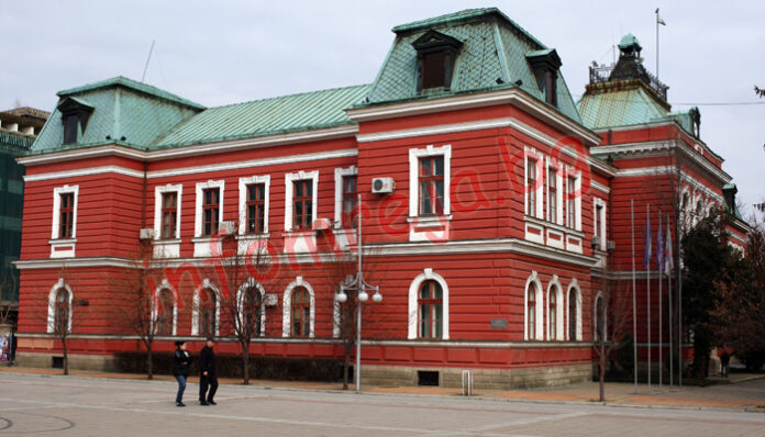 Оркестър от Перник с коледен поздрав към кюстендилци