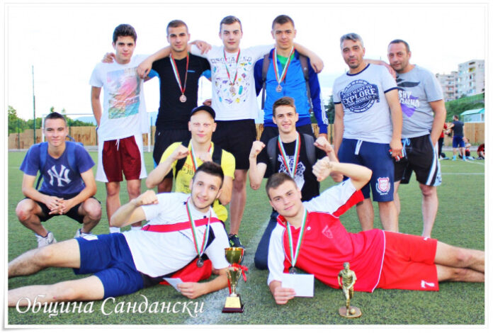Осем футболни отбора се бориха за Купата на кмета на община Сандански