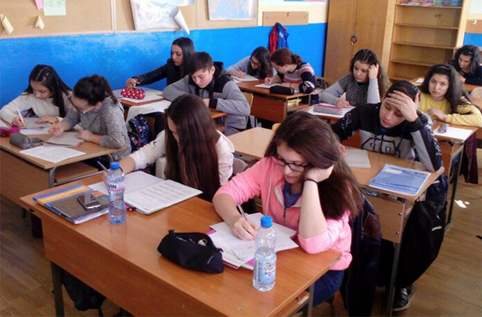 Осмокласничка от Гоце Делчев е победител в Седмото национално състезание по творческо писане на английски език