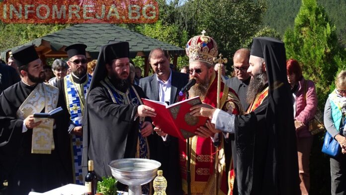 Осветиха параклиса „Св. Теодор Тирон“ в Невестино