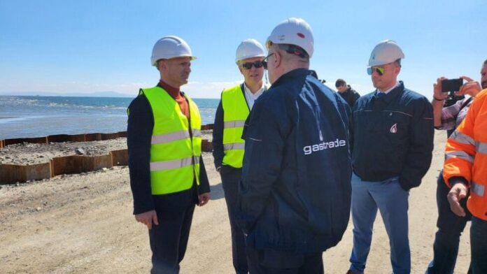 От 2024 г. България ще получава газ през LNG терминала в Александруполис