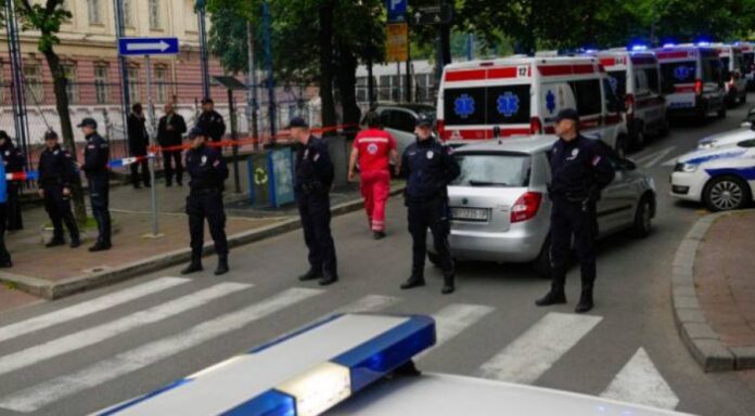 От подигравки за заекване до двойки по история: Версиите за стрелбата в училище в Сърбия