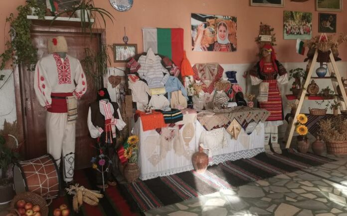 „От сръчните ръце на баба“ на Бабинден в Багренци