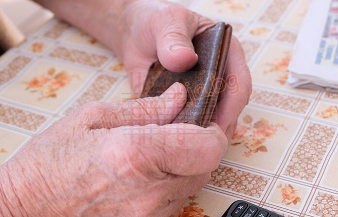 От утре изплащат великденската добавка от 70 лева