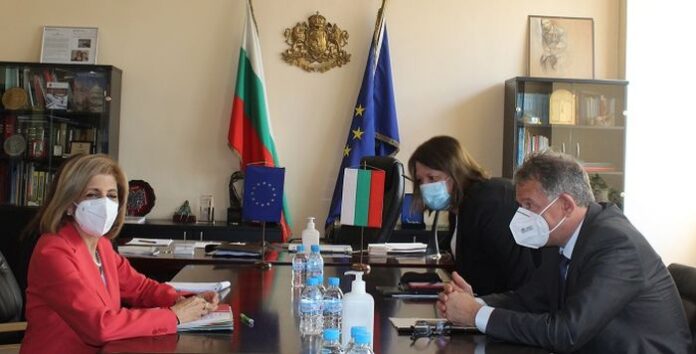 От Здравното министерство очакват след 2 месеца 80% от хората над 60 да са ваксинирани