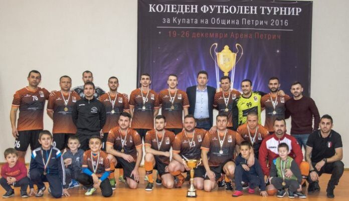 Отбор „Комиците” за втора година спечели купата на община Петрич в коледен турнир по футбол