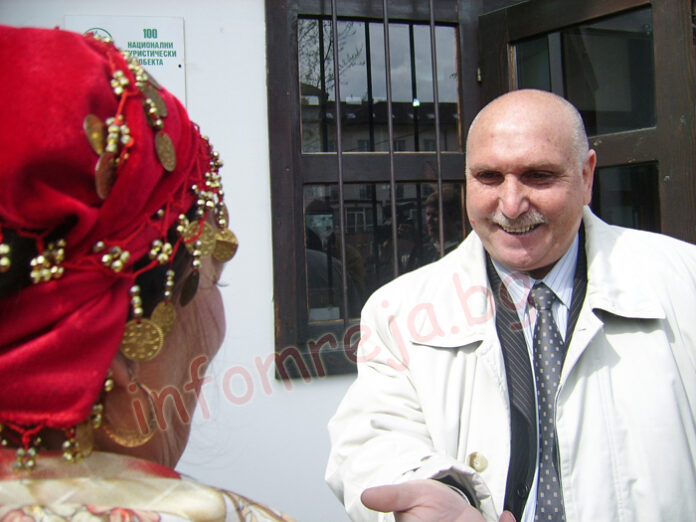 Откриха фотодокументална изложба за живота на ромите в Кюстендил