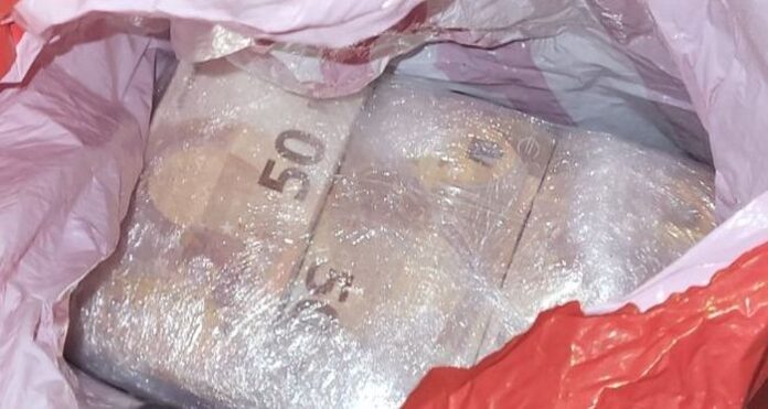Откриха контрабандна валута за близо 300 000 лв. в турски водач