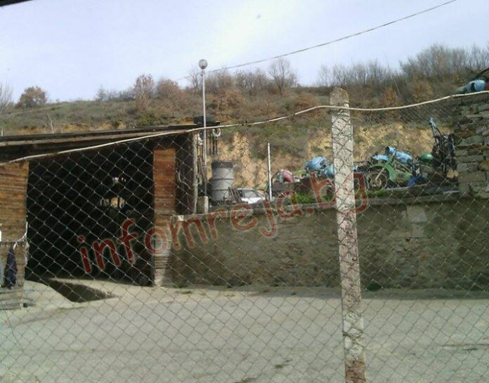 Откриха краден автомобил и части от други в автоморга в Големо село