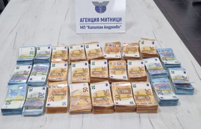 Откриха недекларирана валута за над 260 хил. лв. на Капитана