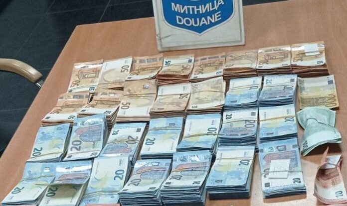 Откриха недекларирана валута за над 850 000 лева на МП Капитан Андреево
