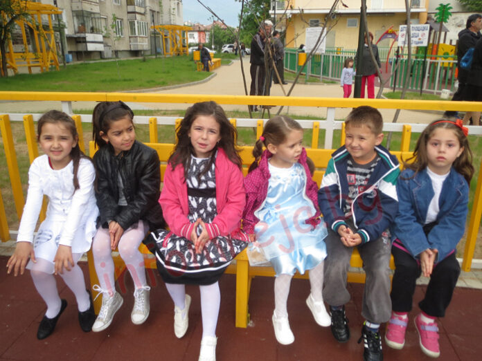 Откриха нова детска площадка в кв. „Бузлуджа”