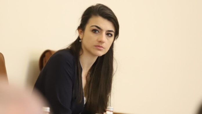Откриха откраднатия джип на Лена Бориславова