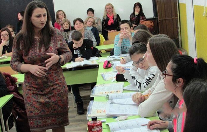 Открит урок в гимназията в Симитли или как часовете да са по-приятни