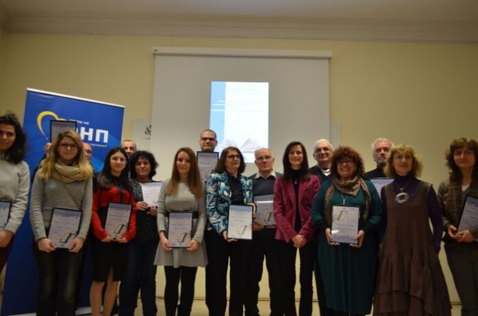 Отличиха с приза „Читател на годината 2016“ победителите в кампанията на евродепутата Мария Габриел и Столична библиотека