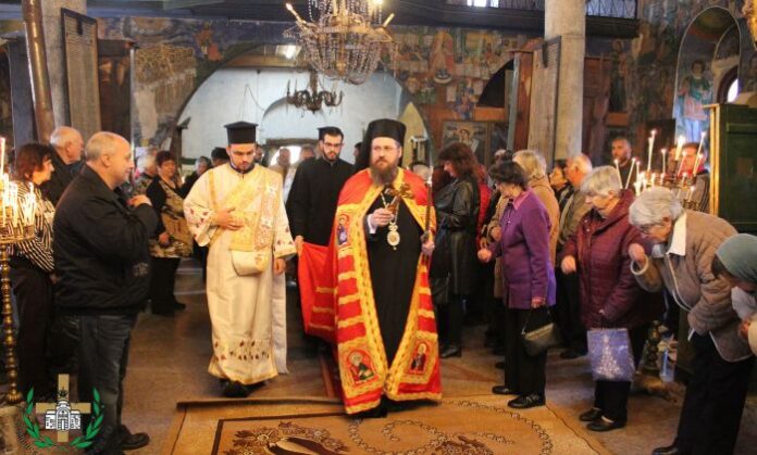 Отслужиха архиерейска света Литургия в храма „Успение Богородично“ в Бобошево