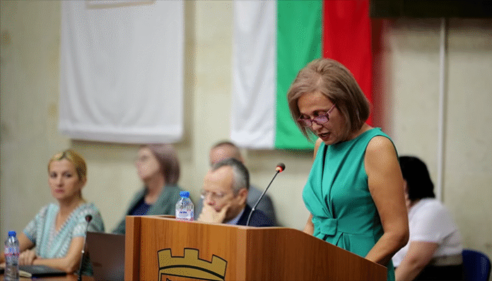 Отстраниха Василиса Валеова като председател и член на комисия към ОбС-Благоевград