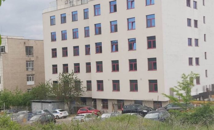 Пациент скочи от етаж на частната болница „Пулс“ в Благоевград