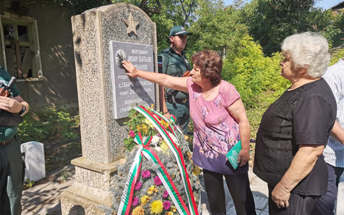 Паметна плоча на лейтенант Иван Батьов Иванов откриха в Ново Ходжово